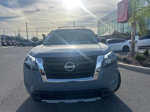 2025 Nissan Pathfinder Platinum FWD