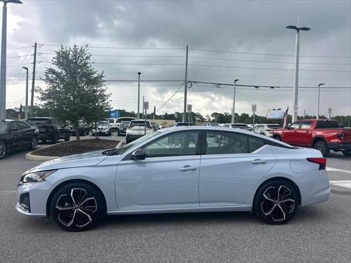 2023 Nissan Altima SR FWD