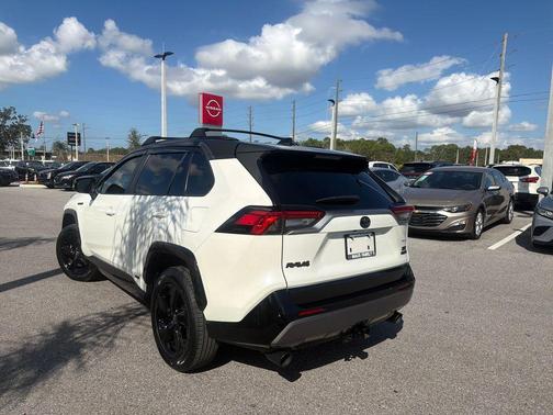 2021 Toyota RAV4 Hybrid SE