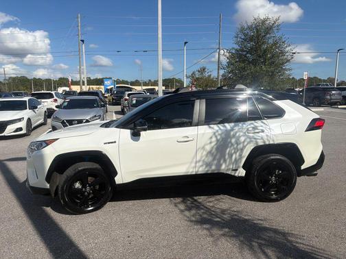 2021 Toyota RAV4 Hybrid SE
