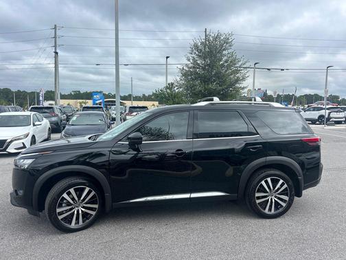 2025 Nissan Pathfinder Platinum FWD