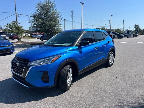2025 Nissan Kicks S