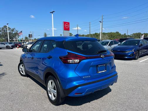 2025 Nissan Kicks S