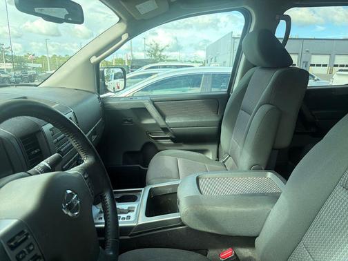 2010 Nissan Titan SE
