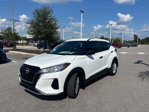 2025 Nissan Kicks S