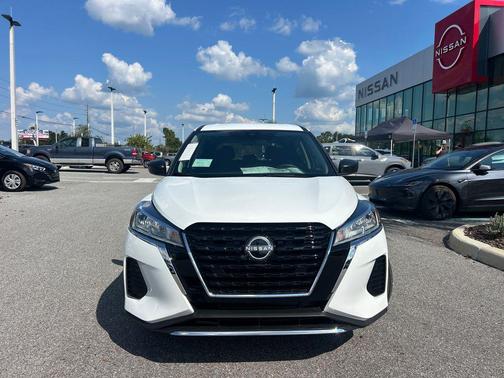 2025 Nissan Kicks S