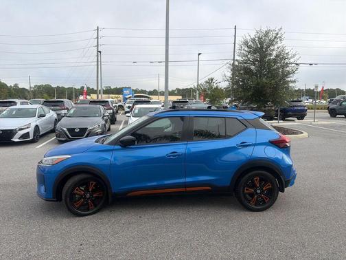 2021 Nissan Kicks SR
