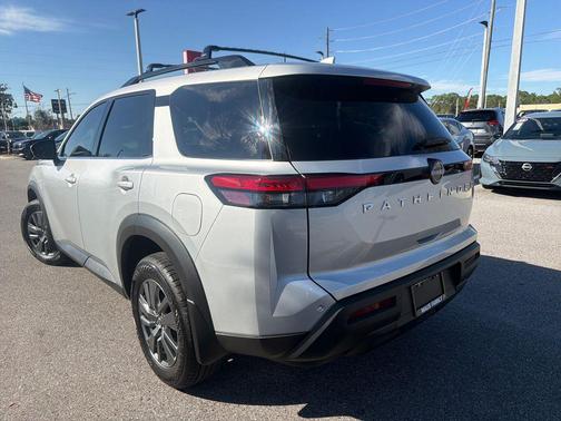 2025 Nissan Pathfinder SV FWD