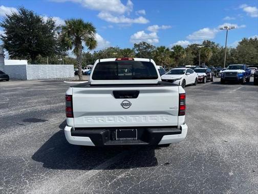 2025 Nissan Frontier SV