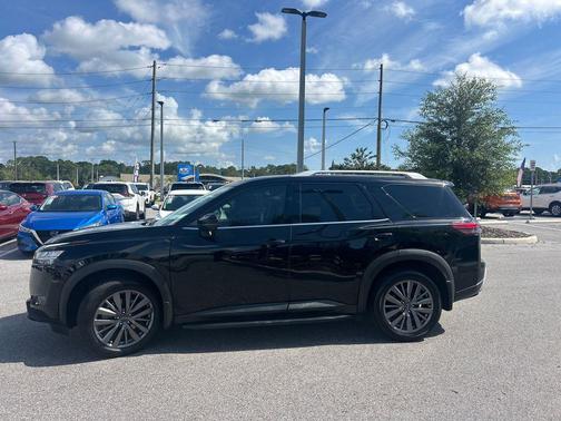 2024 Nissan Pathfinder SL FWD