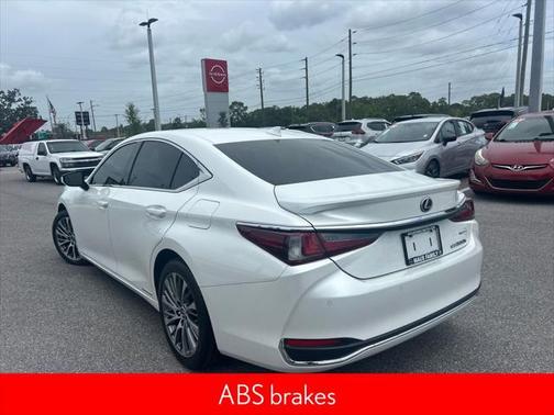 2019 Lexus ES 300h Base