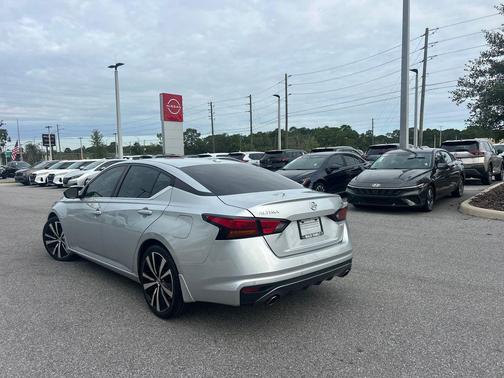 2022 Nissan Altima SR FWD