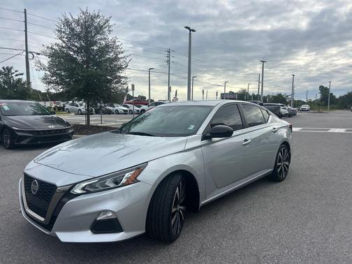 2022 Nissan Altima SR FWD