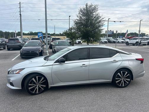 2022 Nissan Altima SR FWD
