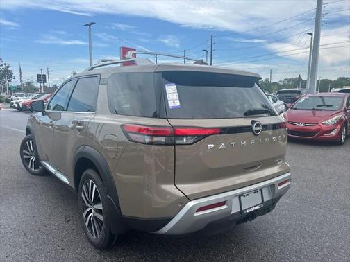 2025 Nissan Pathfinder Platinum FWD