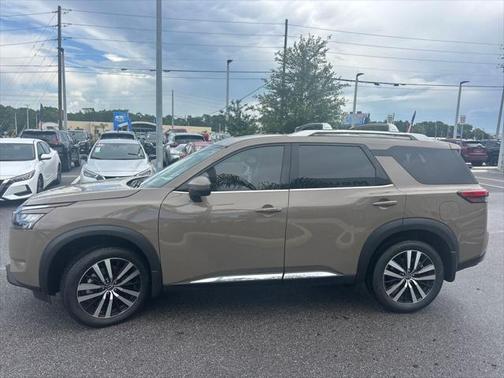 2025 Nissan Pathfinder Platinum FWD