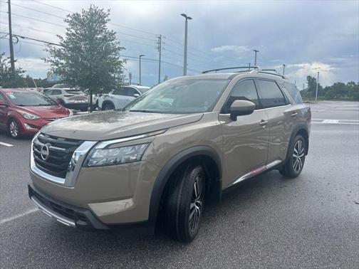 2025 Nissan Pathfinder Platinum FWD