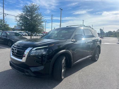 2025 Nissan Pathfinder SV FWD