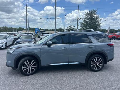 2025 Nissan Pathfinder Platinum FWD