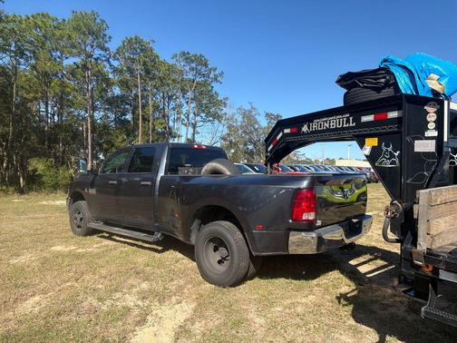 2018 RAM 3500 Tradesman Crew Cab 4x4 8' Box