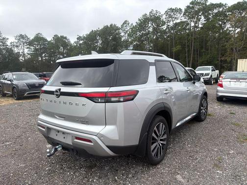 2022 Nissan Pathfinder Platinum 2WD