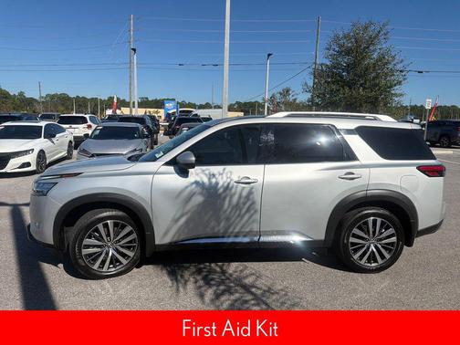 2022 Nissan Pathfinder Platinum 2WD