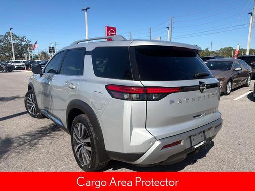 2022 Nissan Pathfinder Platinum 2WD
