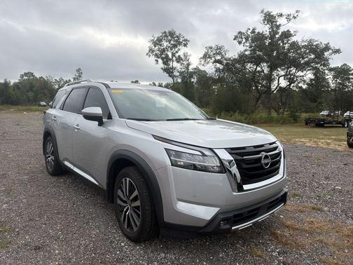 2022 Nissan Pathfinder Platinum 2WD