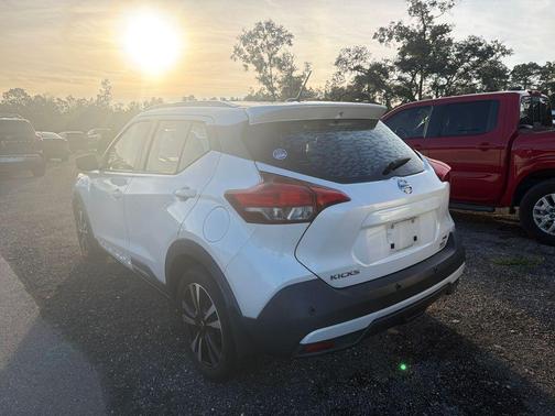 2020 Nissan Kicks SR