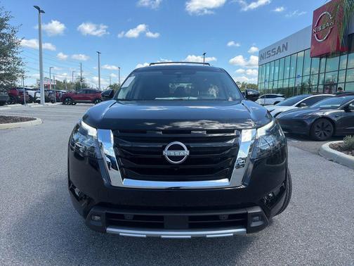 2025 Nissan Pathfinder Platinum FWD