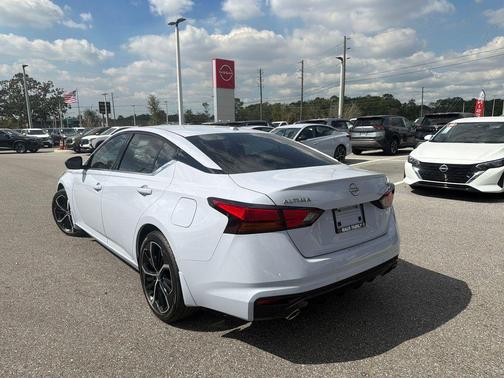 2025 Nissan Altima SR FWD
