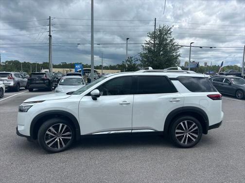 2025 Nissan Pathfinder Platinum FWD