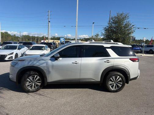 2025 Nissan Pathfinder SL FWD