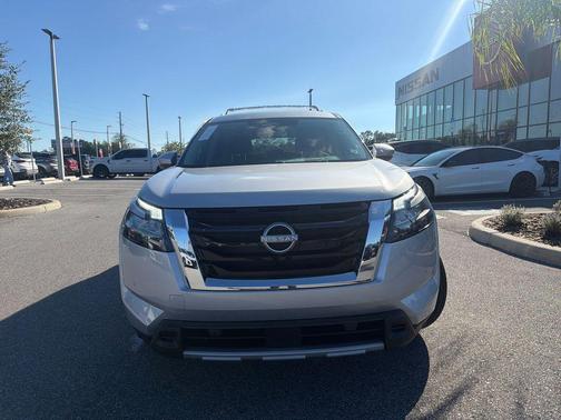 2025 Nissan Pathfinder SL FWD