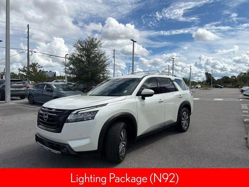 2023 Nissan Pathfinder SL FWD