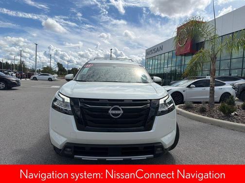 2023 Nissan Pathfinder SL FWD