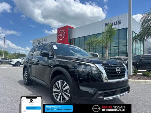 2025 Nissan Pathfinder SL FWD