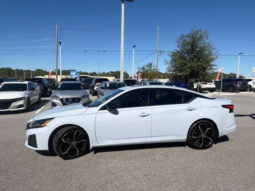 2023 Nissan Altima SR FWD