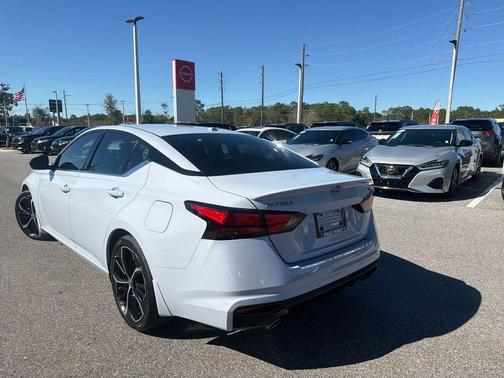 2023 Nissan Altima SR FWD