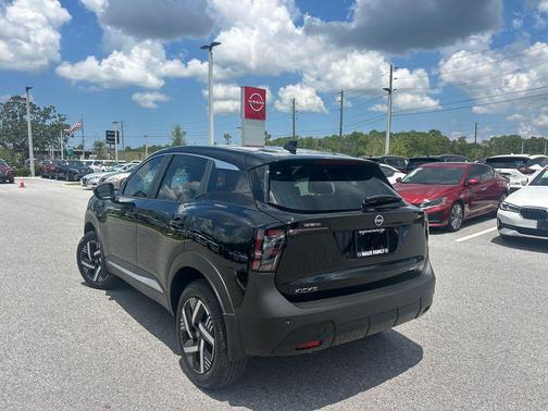 2025 Nissan Kicks SV