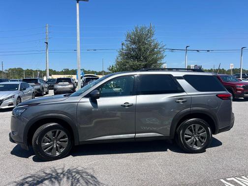 2024 Nissan Pathfinder SV FWD