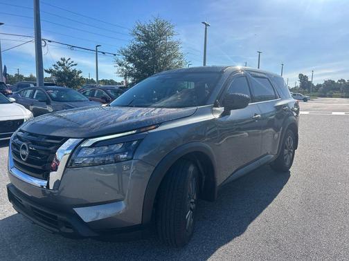 2025 Nissan Pathfinder S FWD