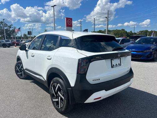 2026 Nissan Kicks SV