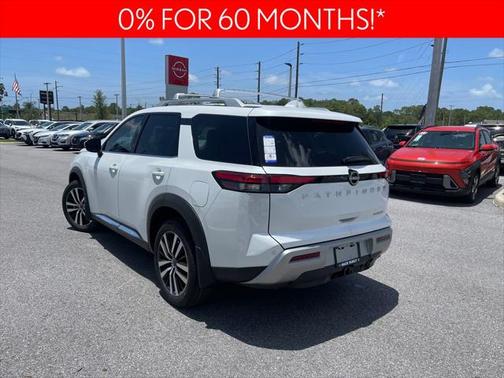 2025 Nissan Pathfinder Platinum FWD