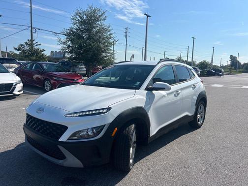 2022 Hyundai KONA SEL