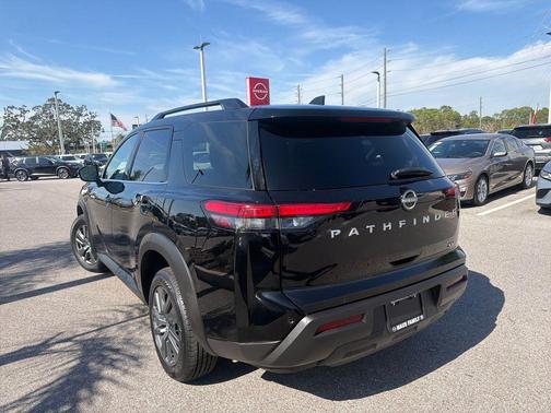2024 Nissan Pathfinder SV FWD