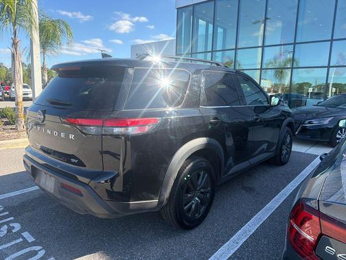 2024 Nissan Pathfinder SV FWD