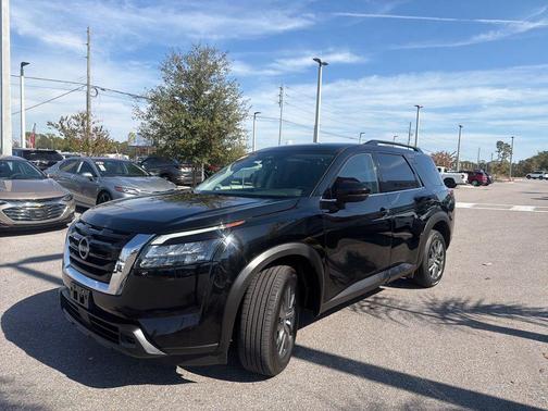 2024 Nissan Pathfinder SV FWD