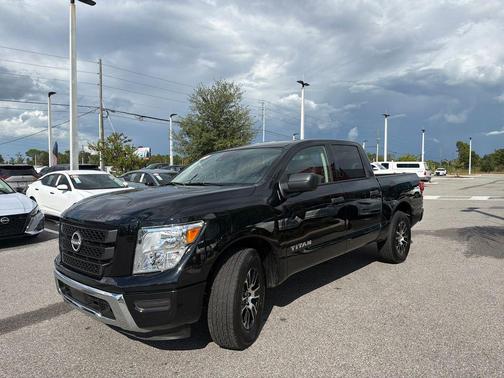 2024 Nissan Titan SV