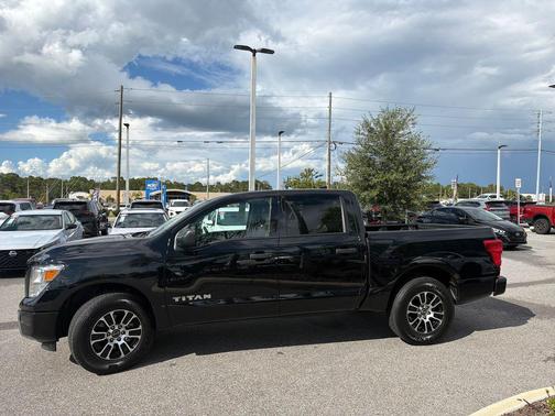 2024 Nissan Titan SV
